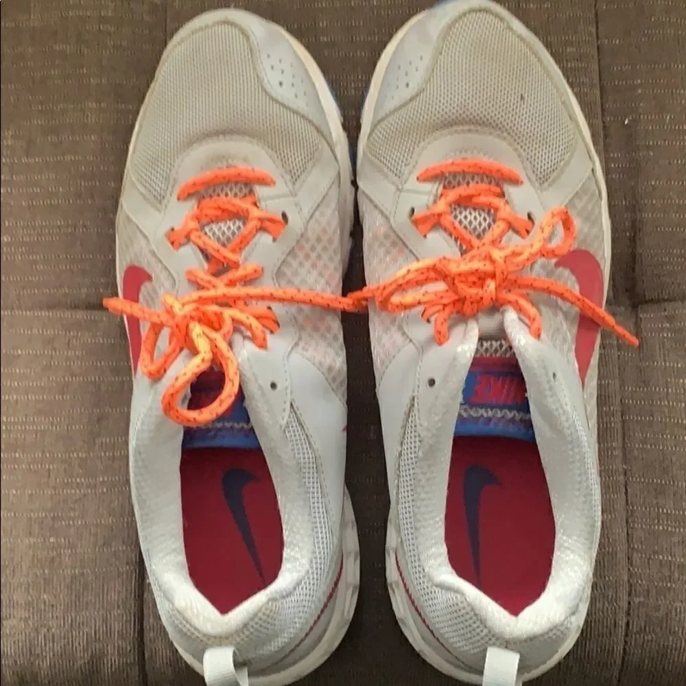 EUC WOMEN’S 11 NIKE WILD TRAIL SHOES